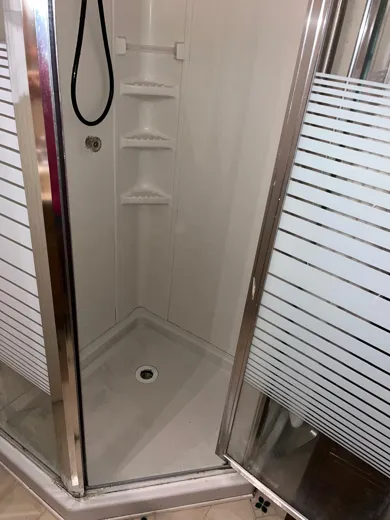 Shower enclosure detailed with clean floor pan